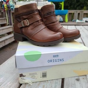 Earth Origin bootie 7.5 wide